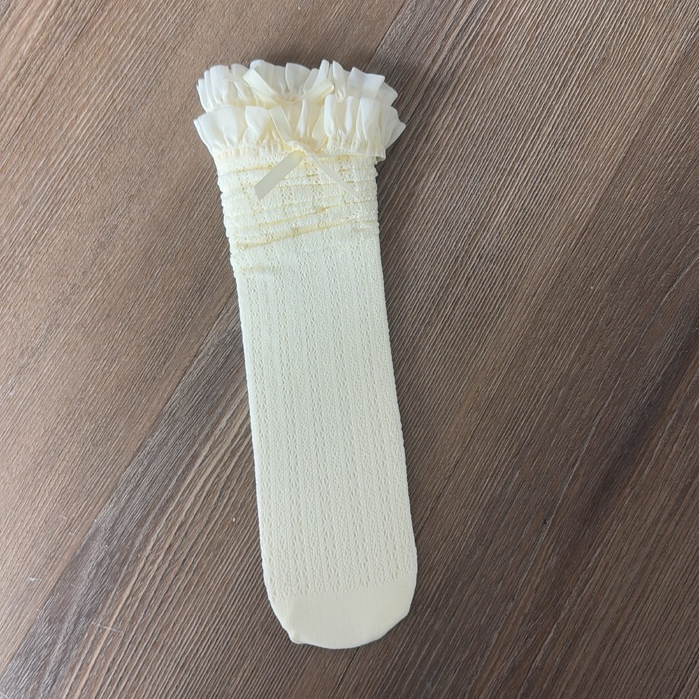 New beige lace ruffle socks - Picture 4 of 6